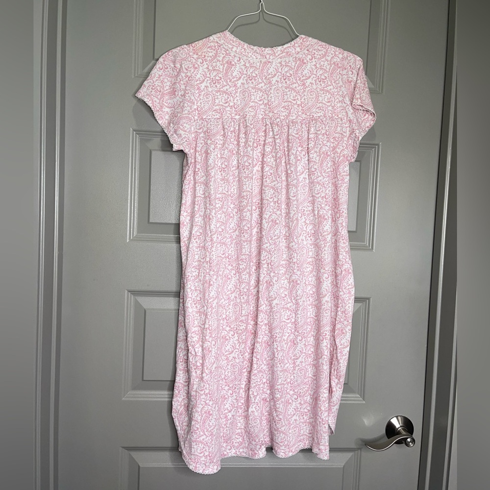 Miss Elaine Pink Paisley Top - Picture 2 of 9